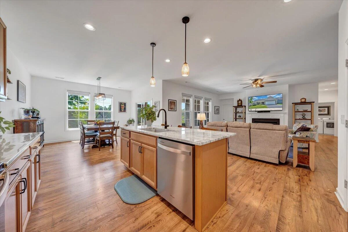 2153 Kings Walk DR NE - Photo 14