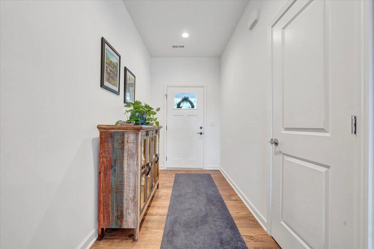 2153 Kings Walk DR NE - Photo 2