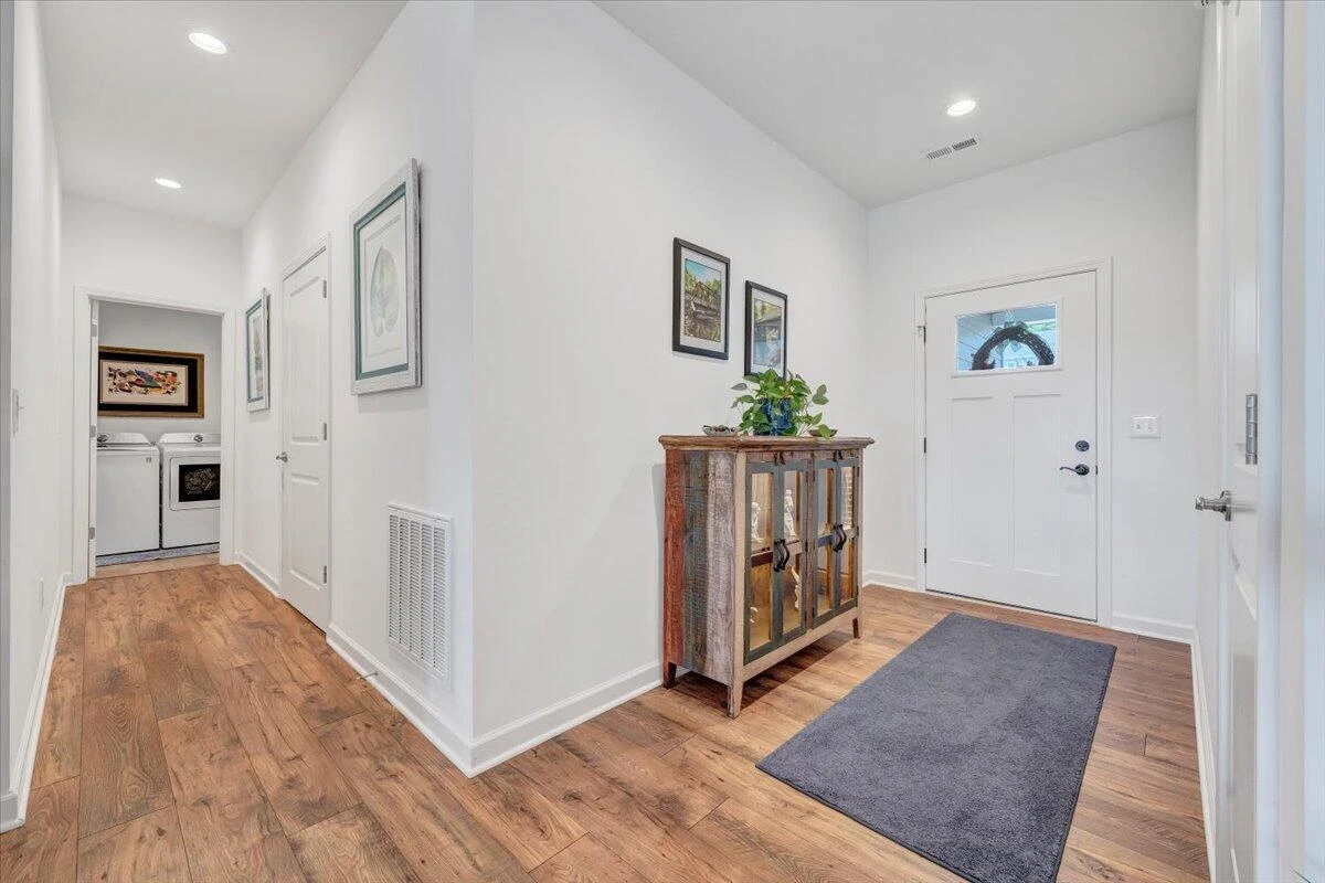 2153 Kings Walk DR NE - Photo 3