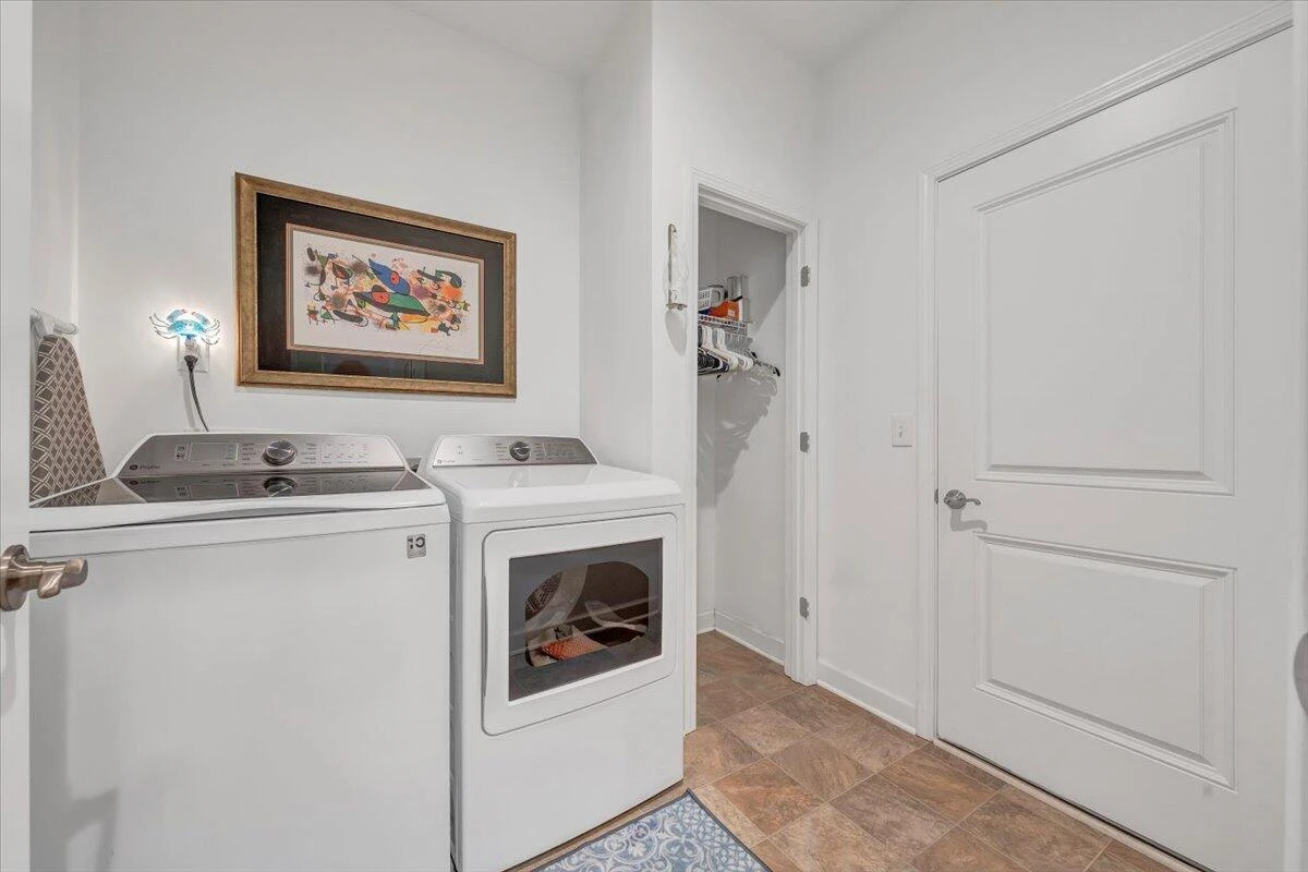 2153 Kings Walk DR NE - Photo 34