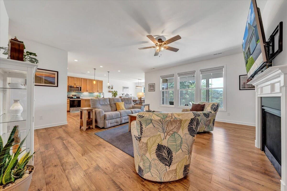 2153 Kings Walk DR NE - Photo 4