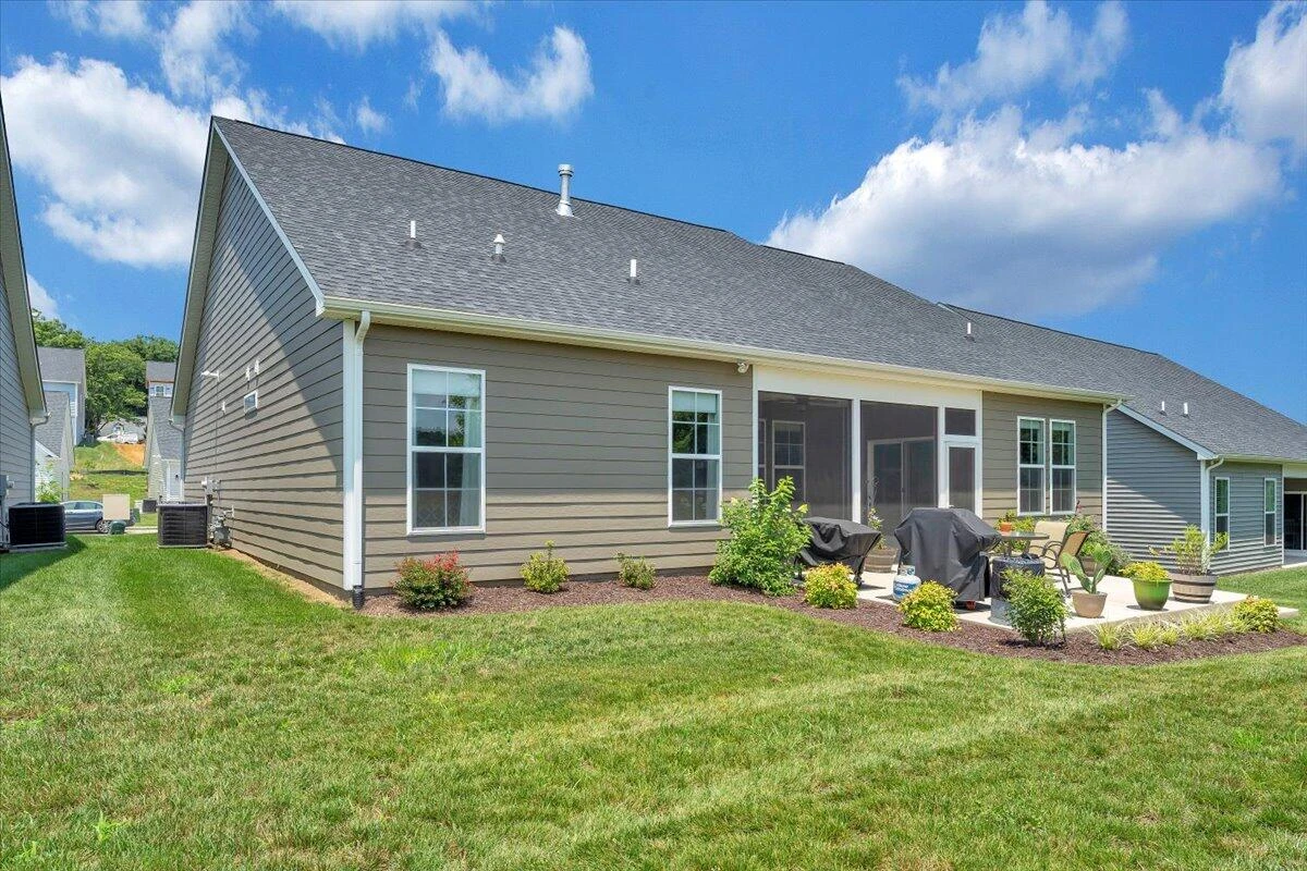 2153 Kings Walk DR NE - Photo 47