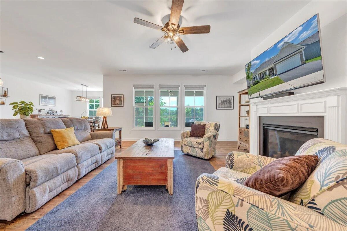 2153 Kings Walk DR NE - Photo 5
