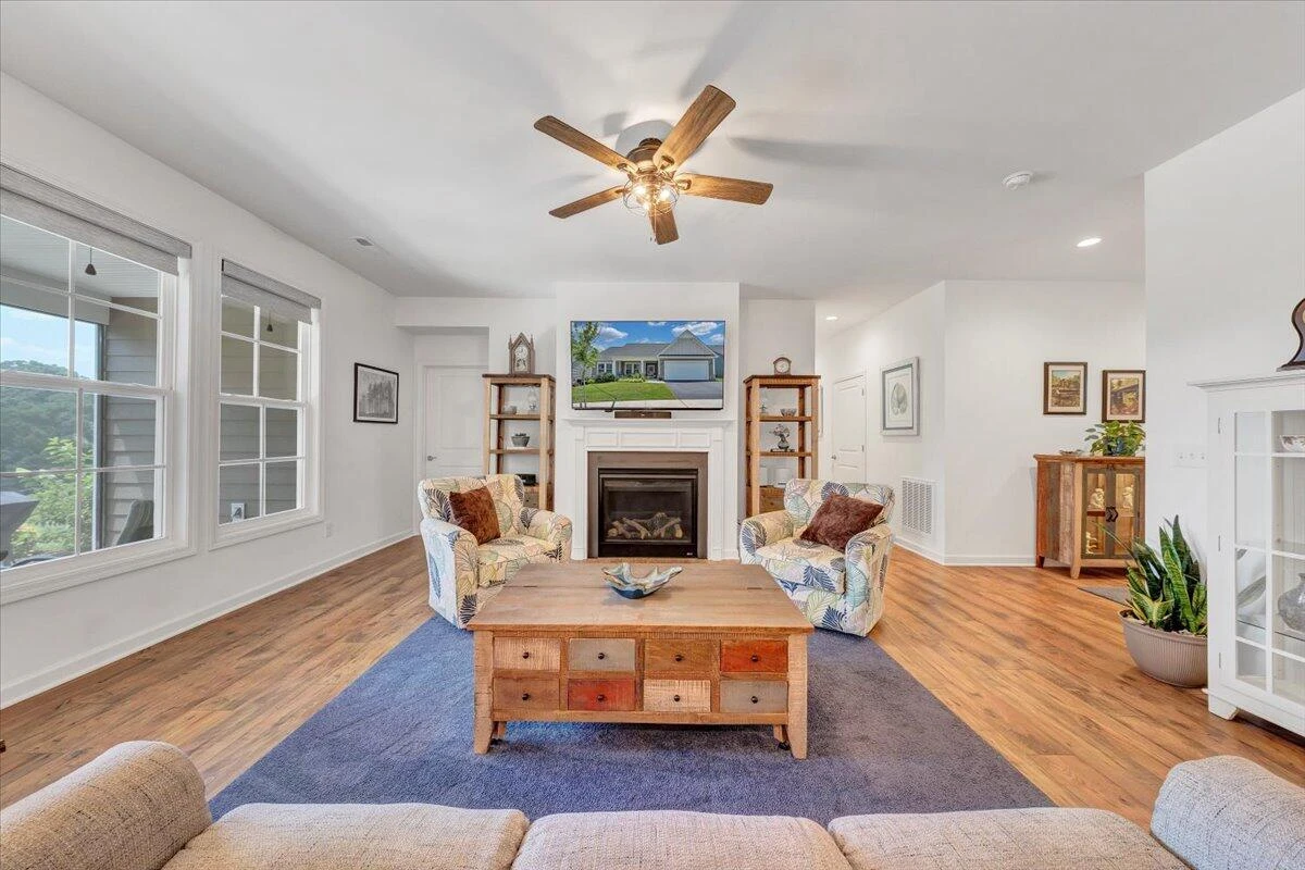 2153 Kings Walk DR NE - Photo 7