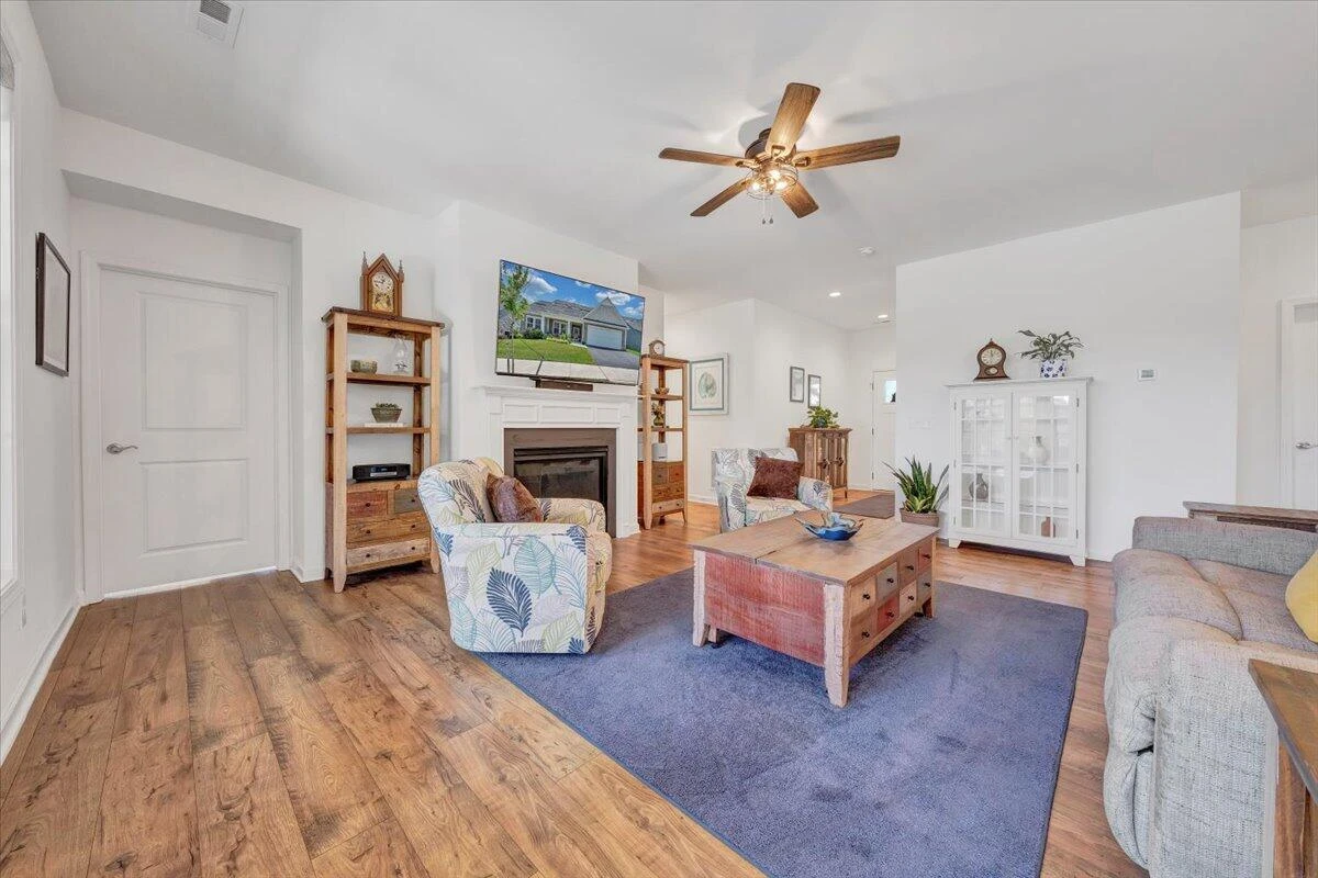 2153 Kings Walk DR NE - Photo 8