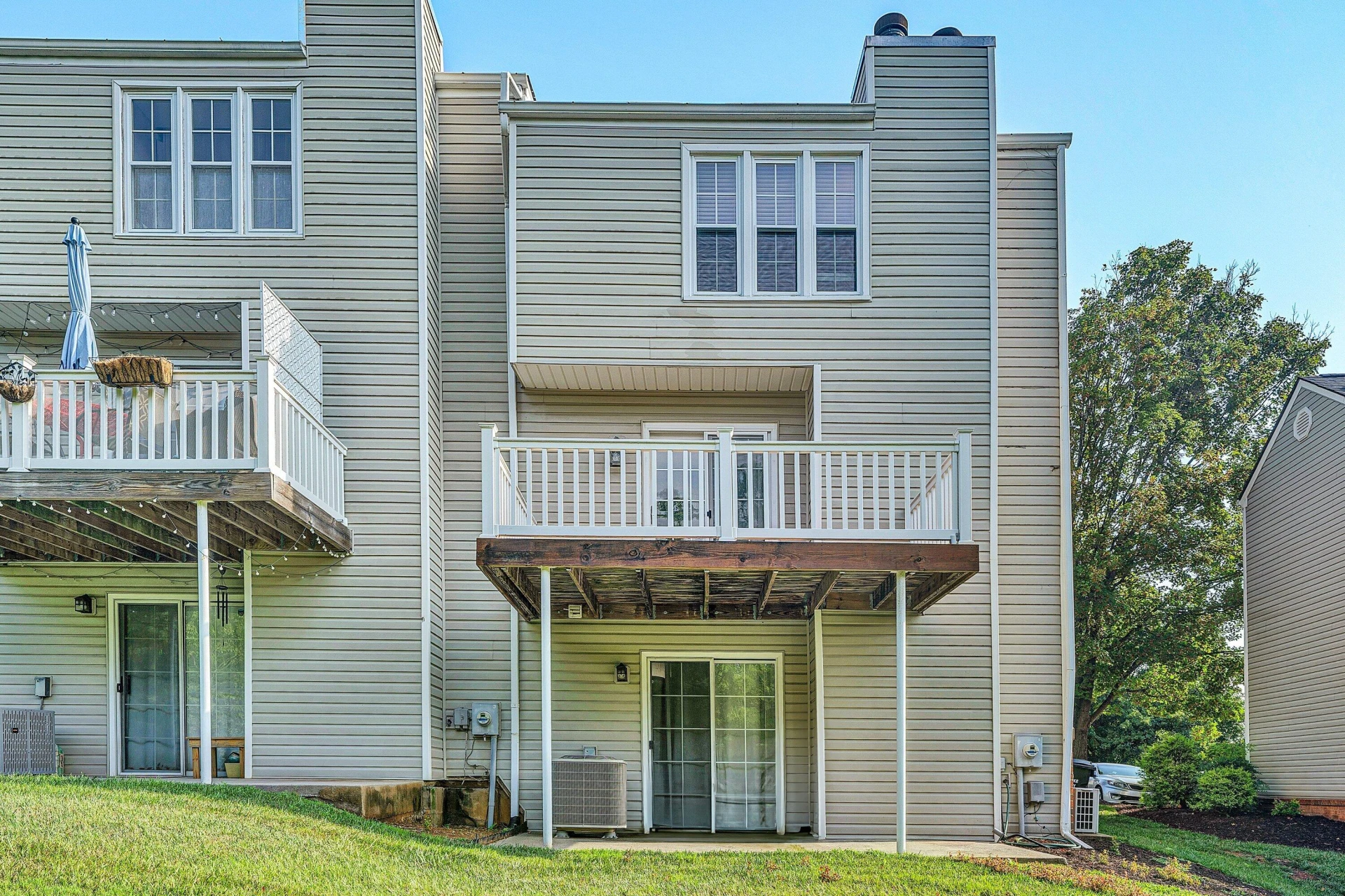 3026 Winterberry DR - Photo 2