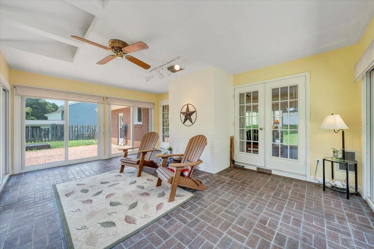 136 Grimes ST - Photo 23
