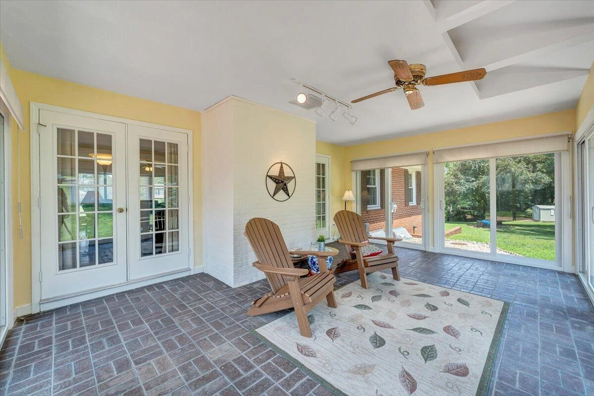 136 Grimes ST - Photo 24