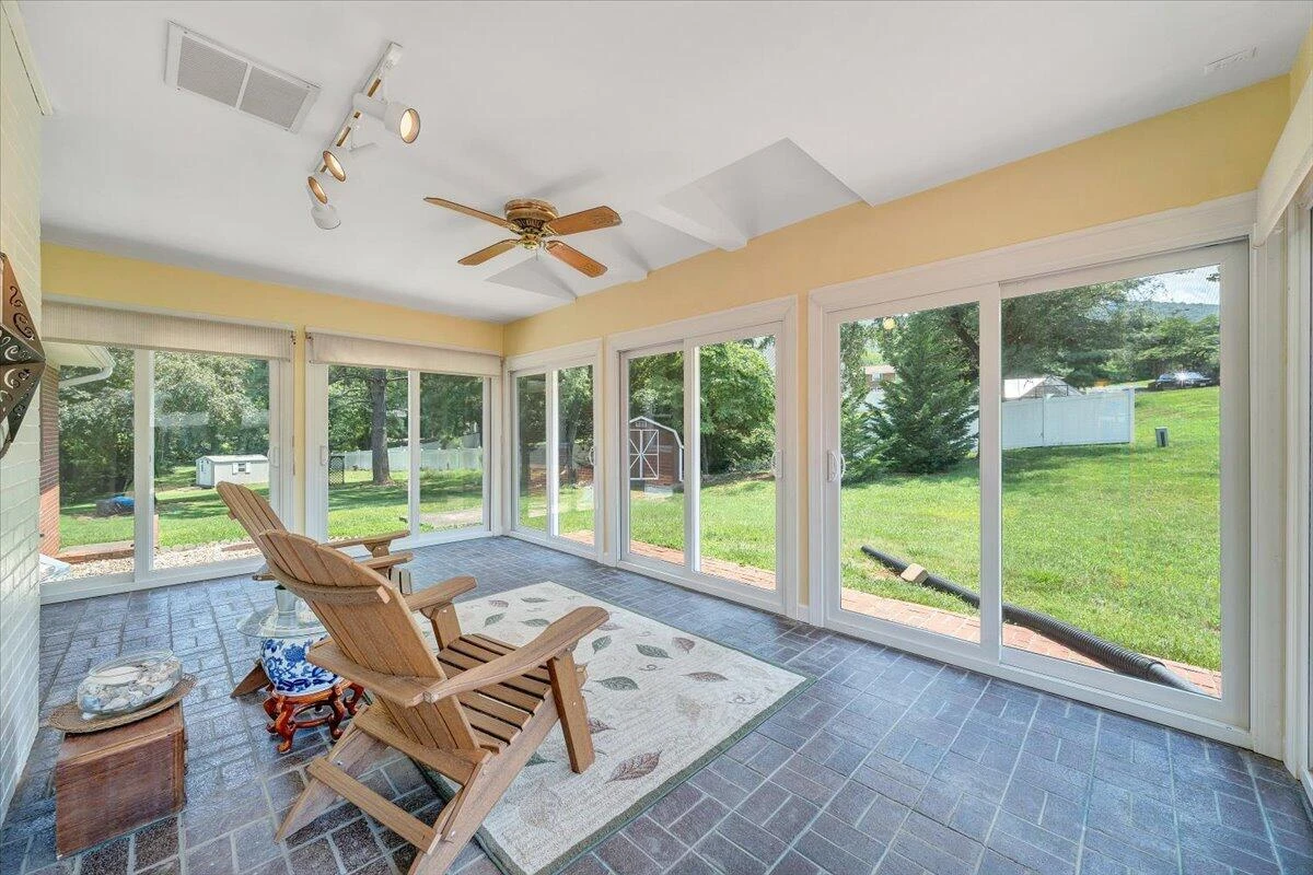 136 Grimes ST - Photo 25