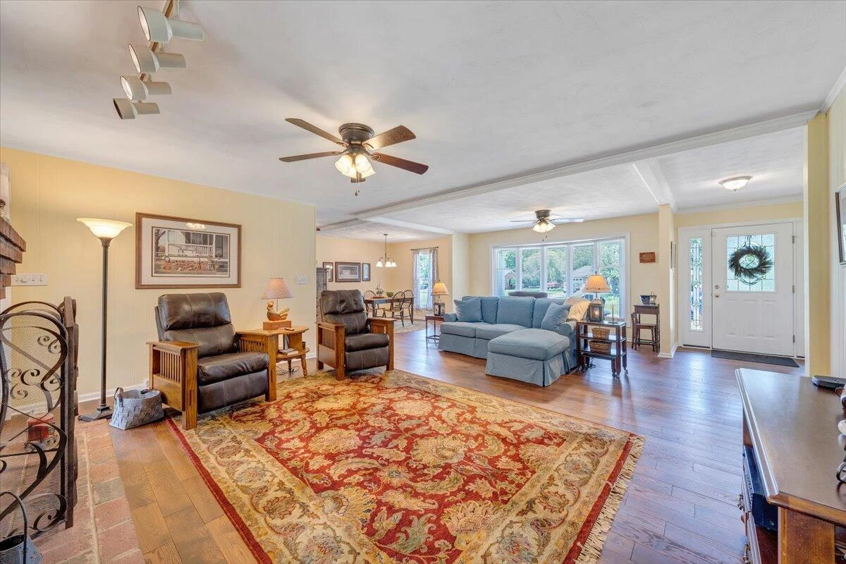 136 Grimes ST - Photo 8