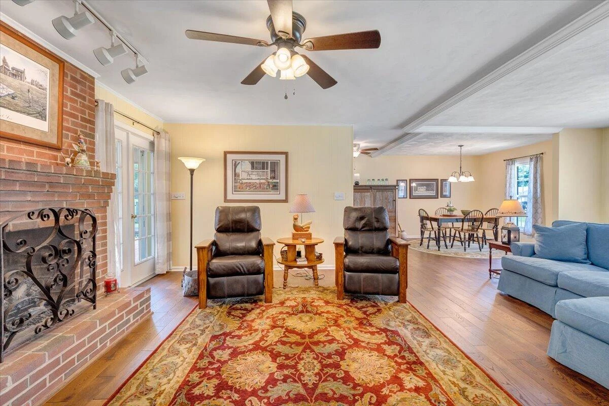 136 Grimes ST - Photo 11