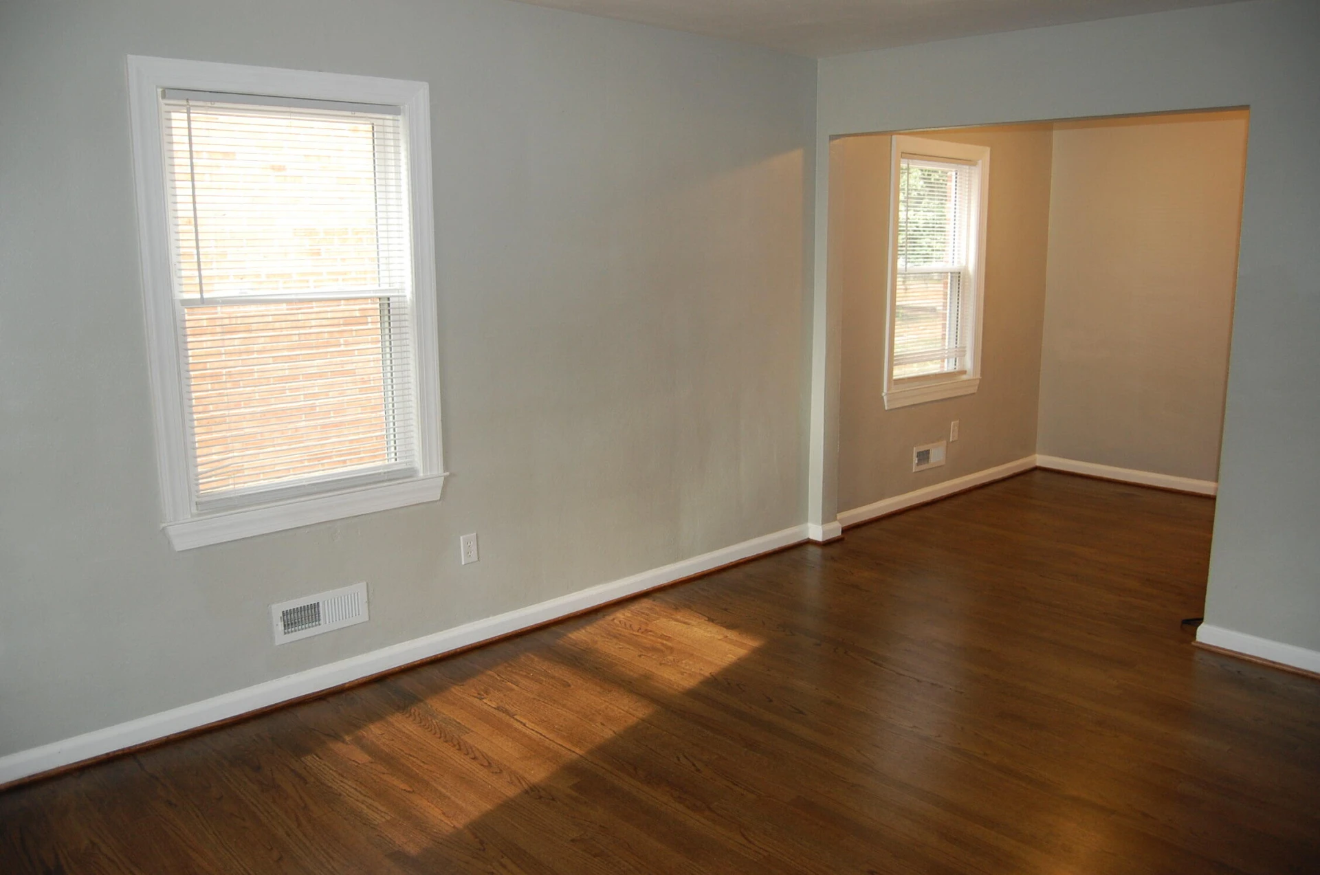 2527 Sanford AVE SW - Photo 2