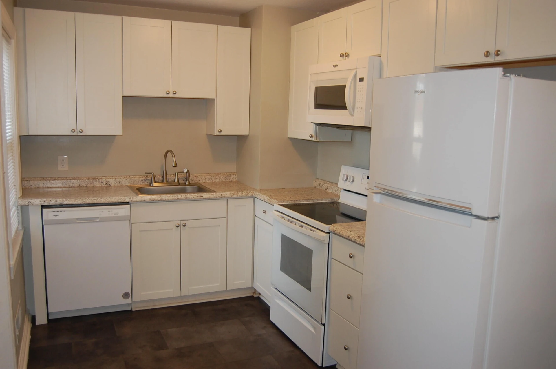 2527 Sanford AVE SW - Photo 4