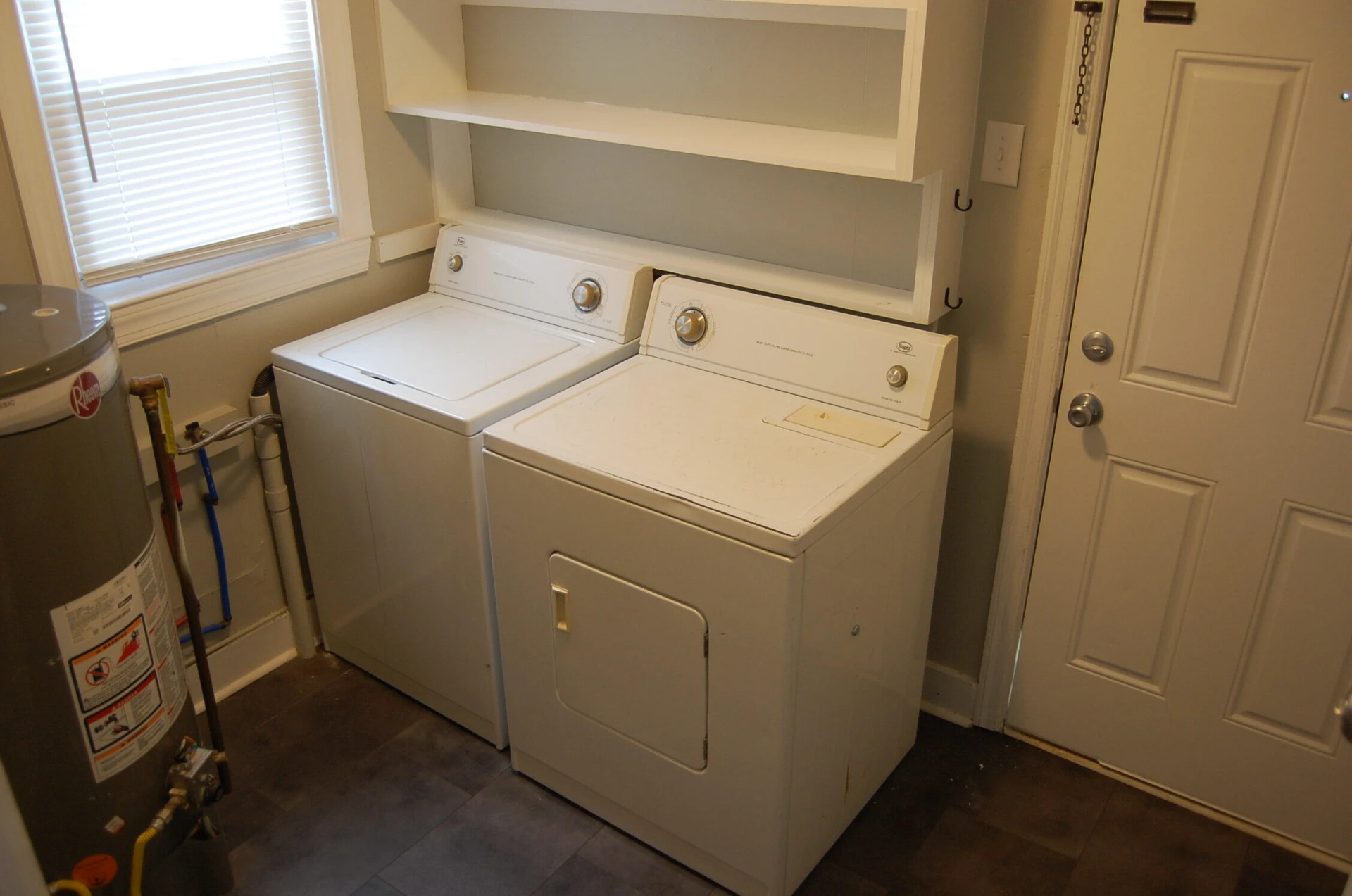 2527 Sanford AVE SW - Photo 9
