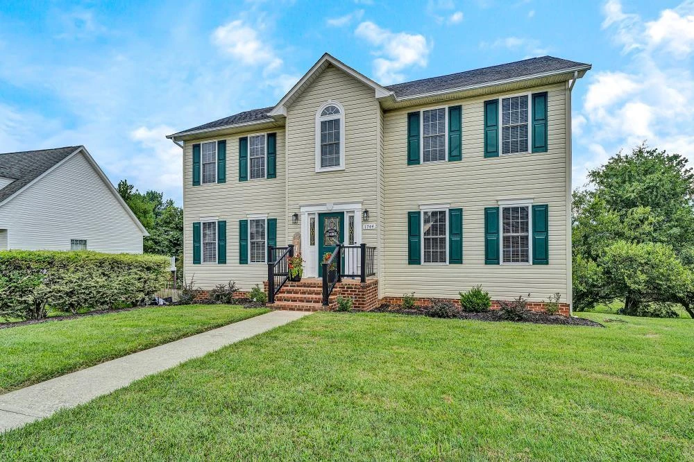 1744 High Gate LN - Photo 2