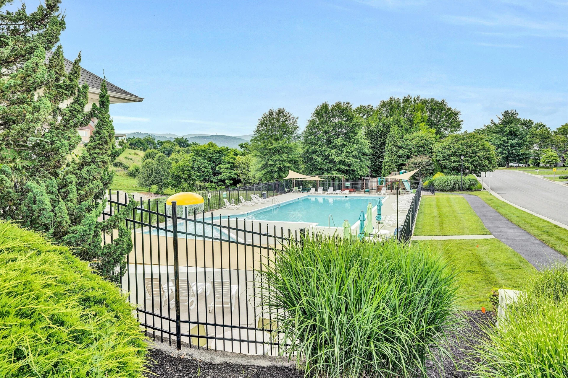 1744 High Gate LN - Photo 45