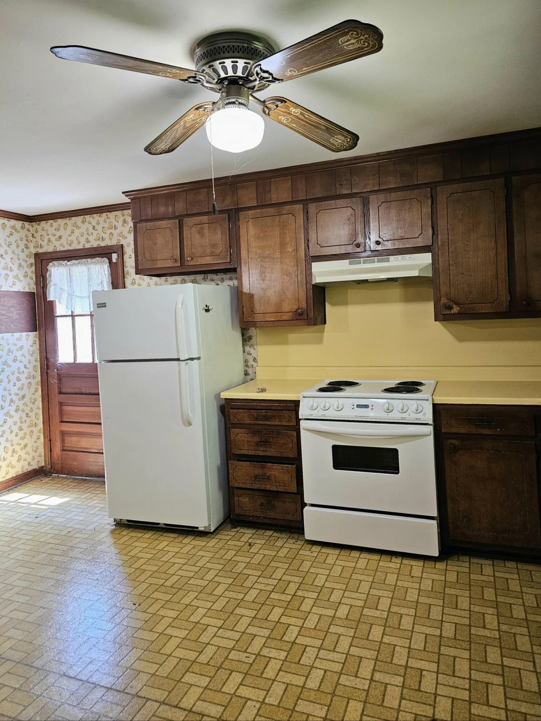 1018 Morningside LN - Photo 12