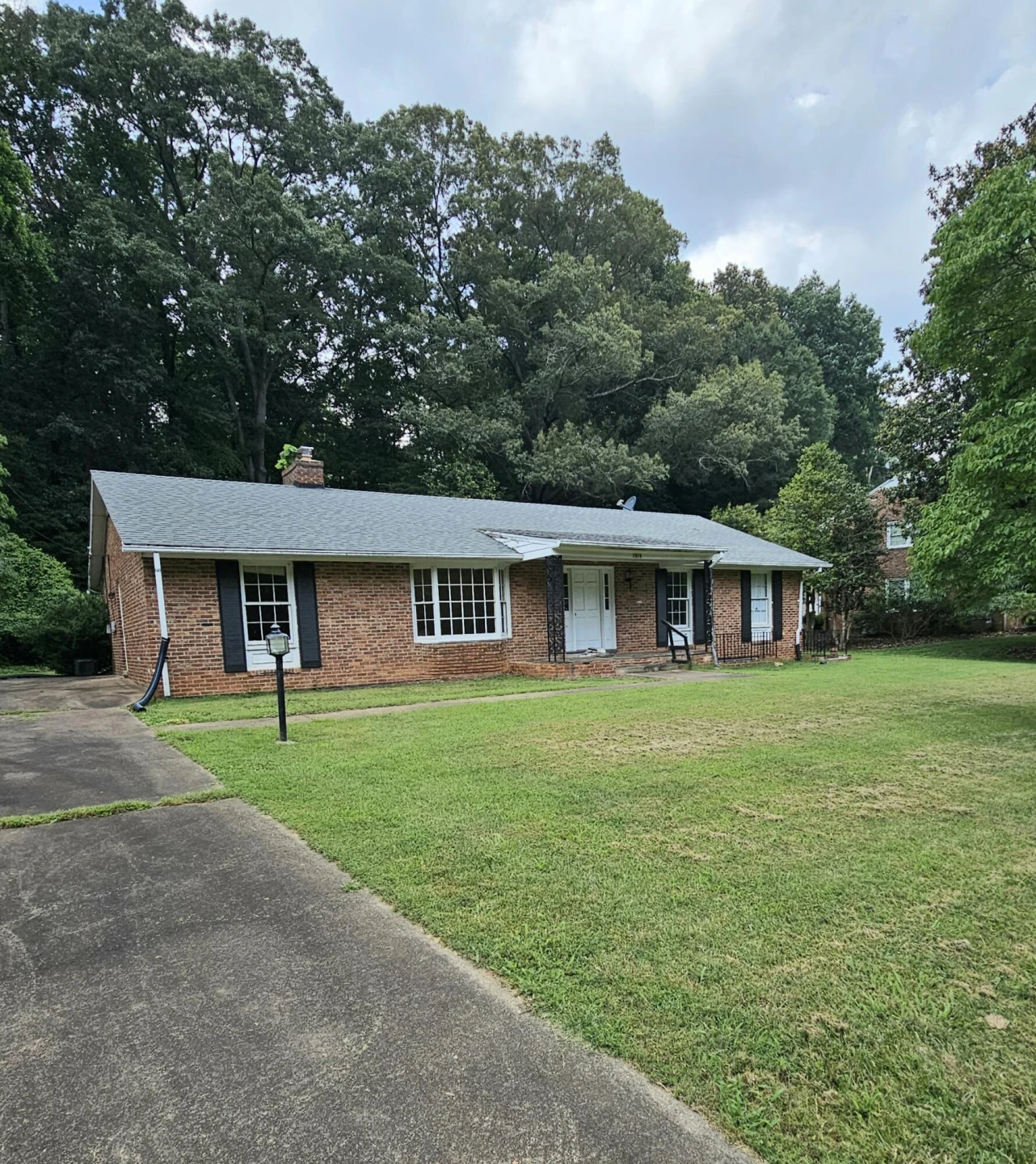 1018 Morningside LN - Photo 2