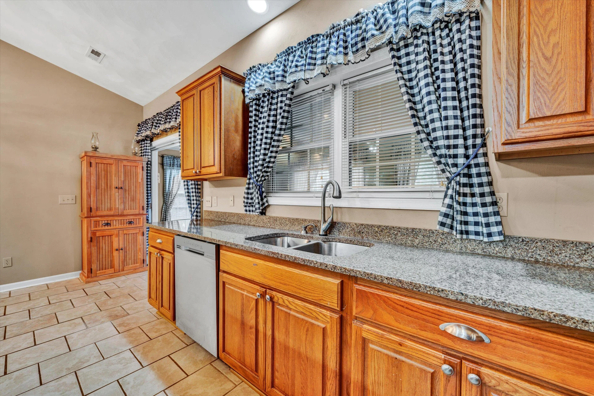 4828 Hardy RD - Photo 11