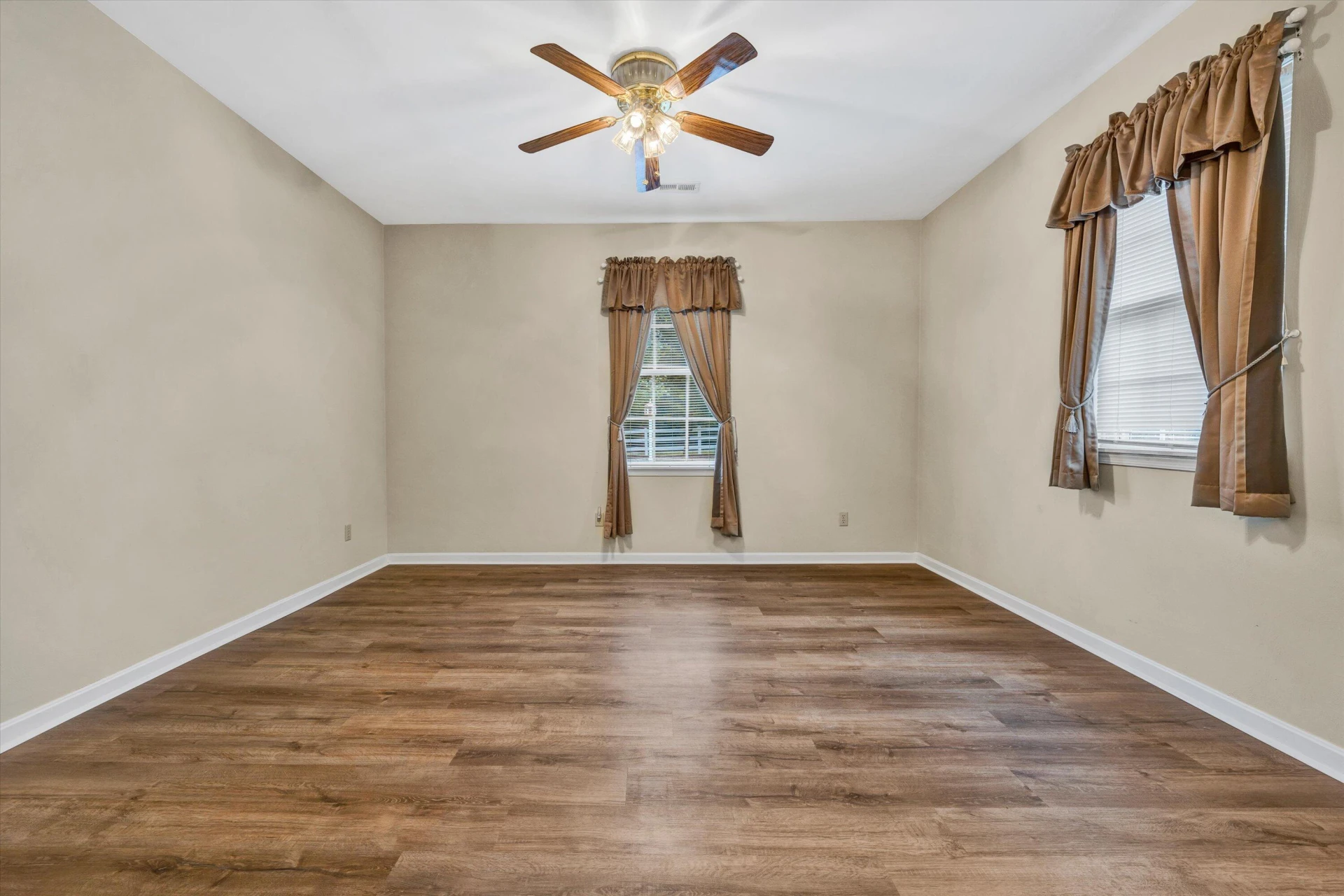 4828 Hardy RD - Photo 14
