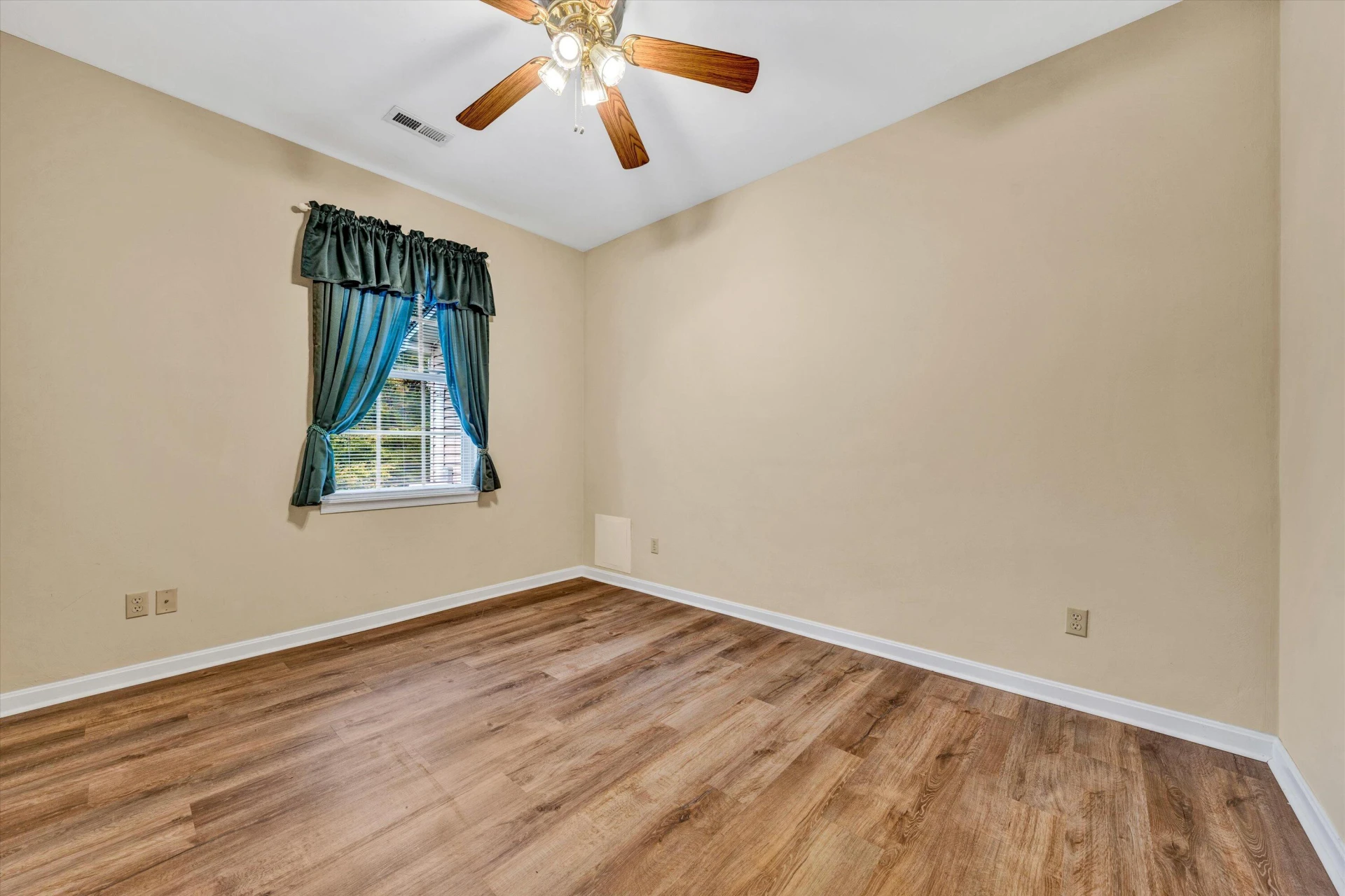 4828 Hardy RD - Photo 18