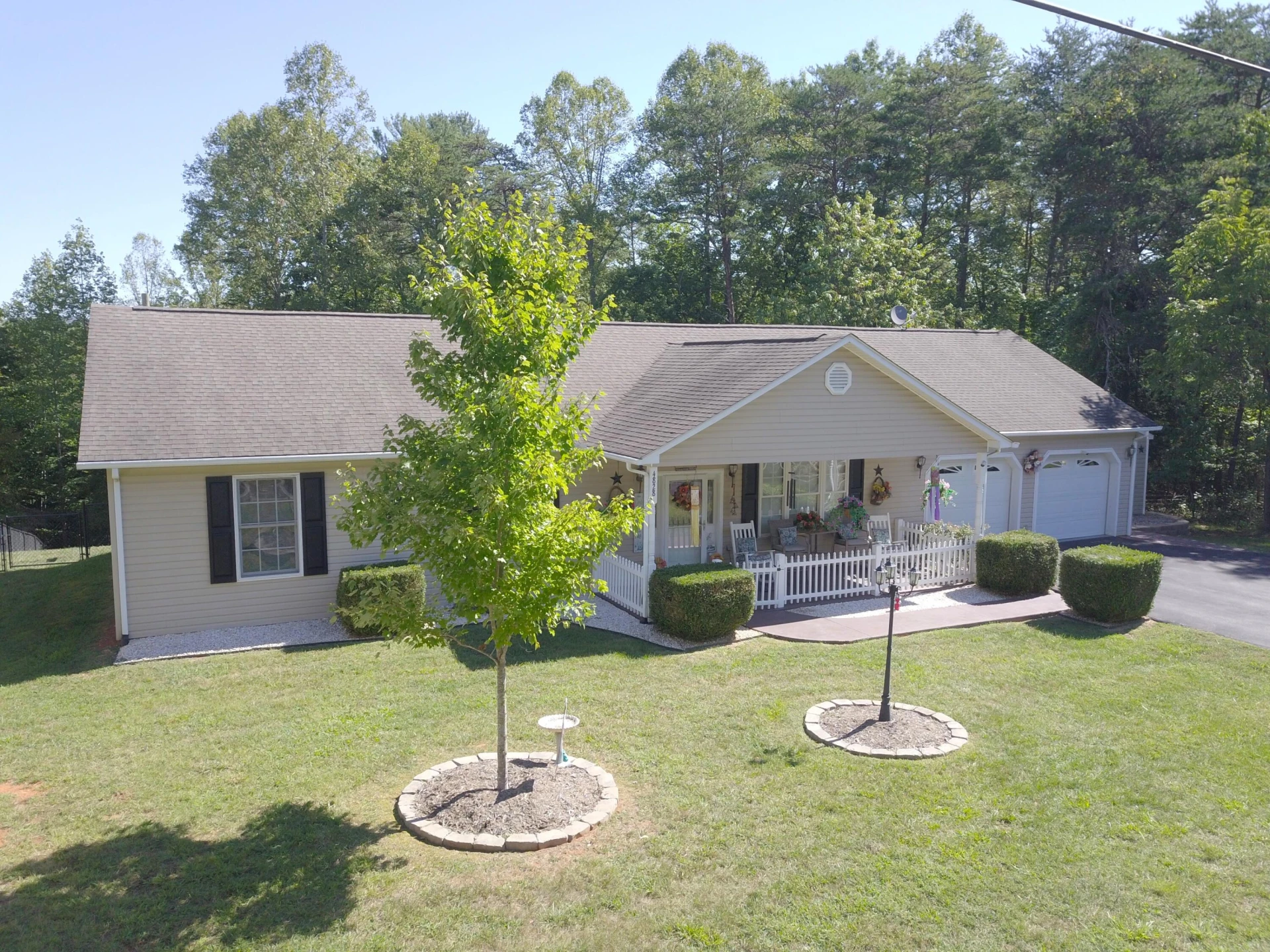 4828 Hardy RD - Photo 2
