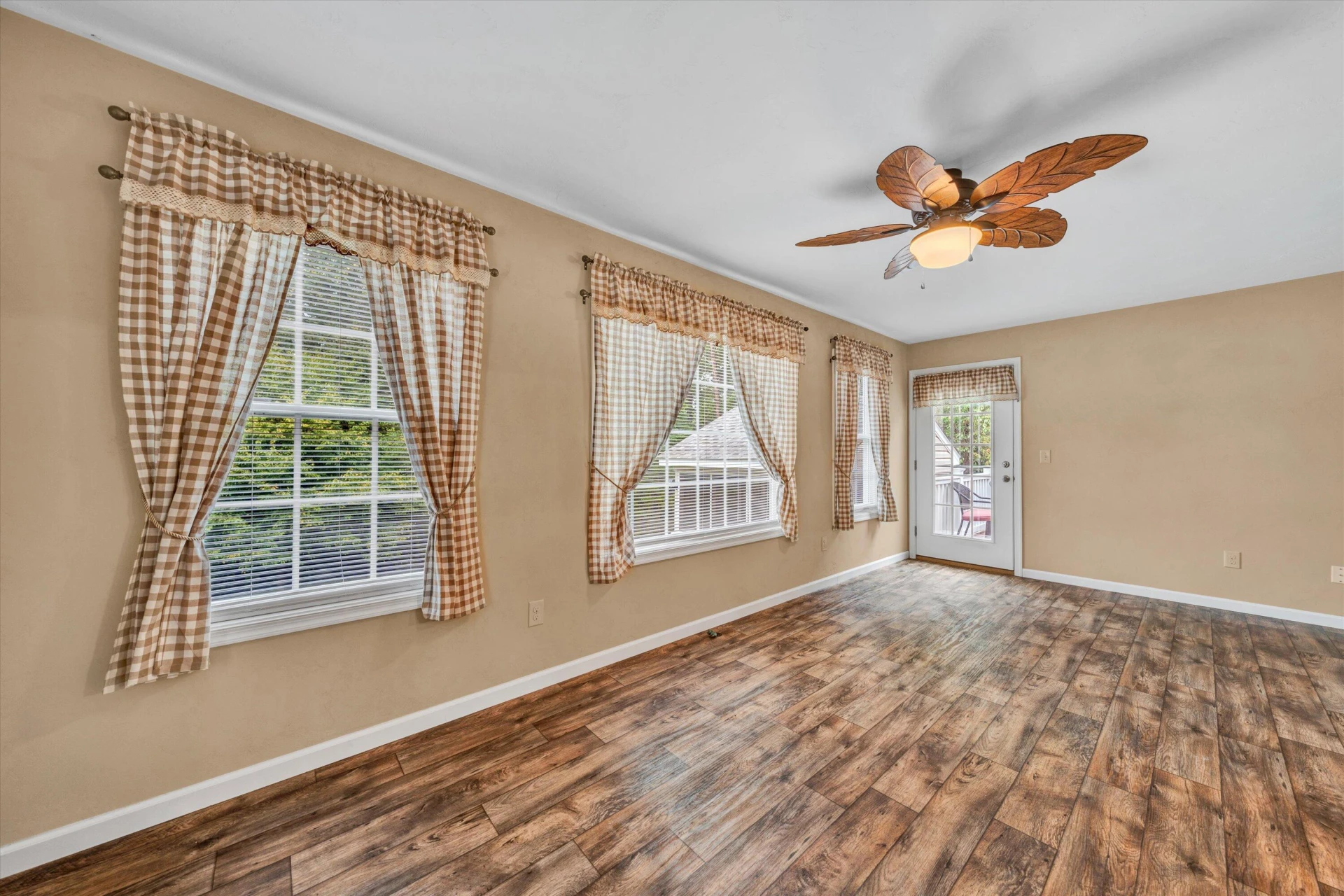 4828 Hardy RD - Photo 26