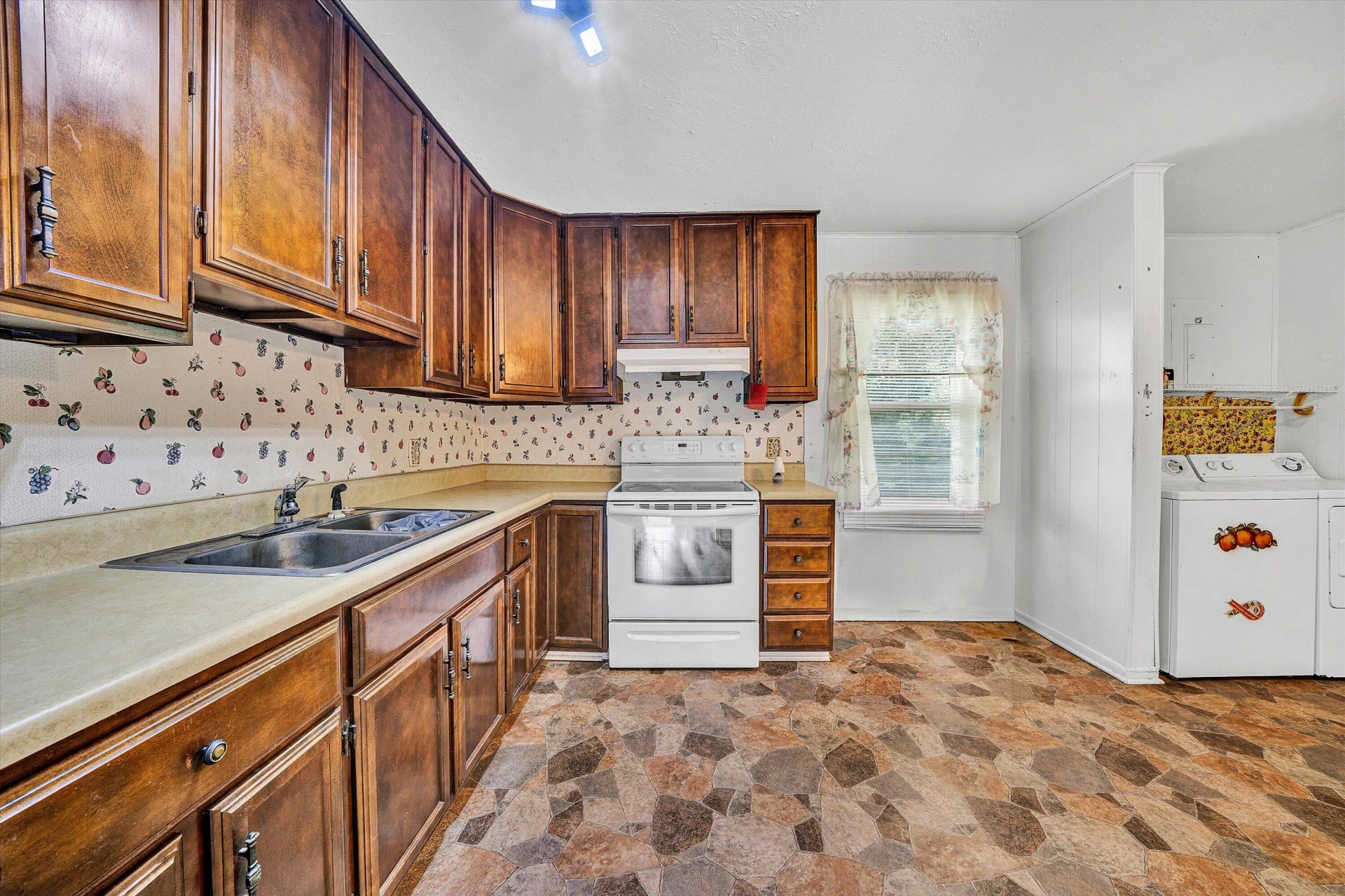 1130 DEEPWOODS RD - Photo 12