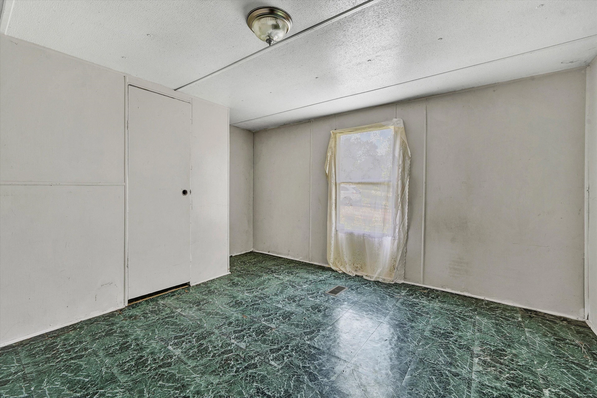 1130 DEEPWOODS RD - Photo 33