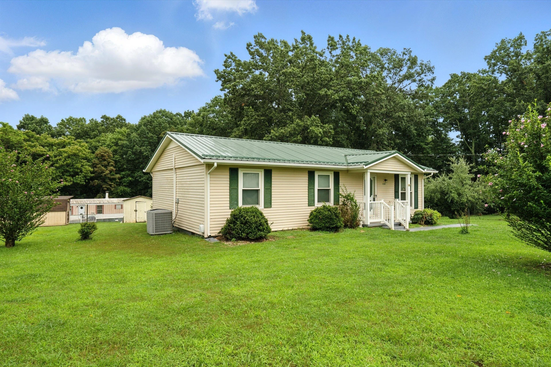 1130 DEEPWOODS RD - Photo 8