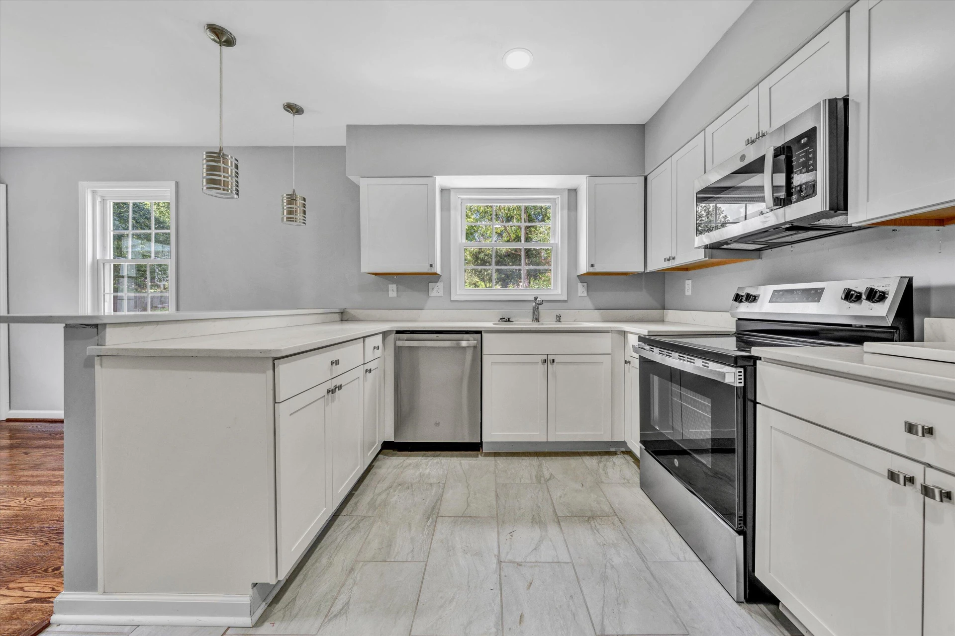 1923 Brandon AVE SW - Photo 11