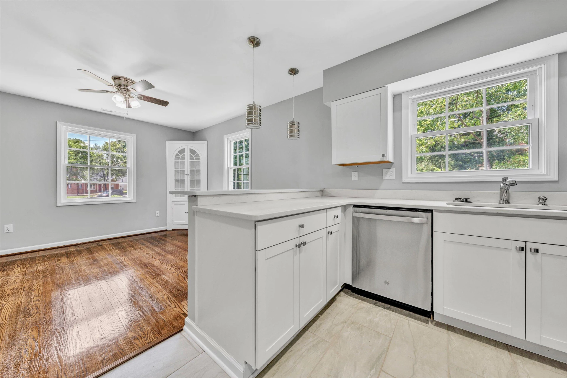 1923 Brandon AVE SW - Photo 13