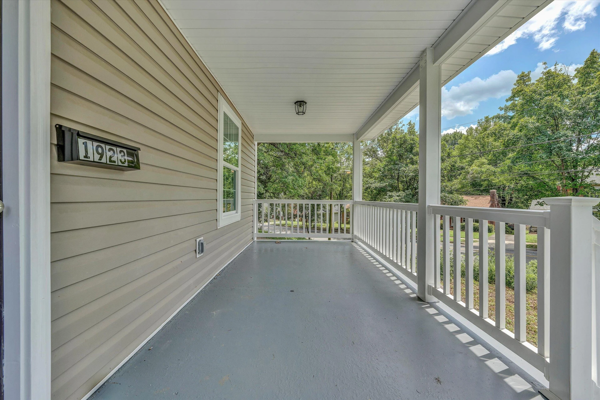 1923 Brandon AVE SW - Photo 5