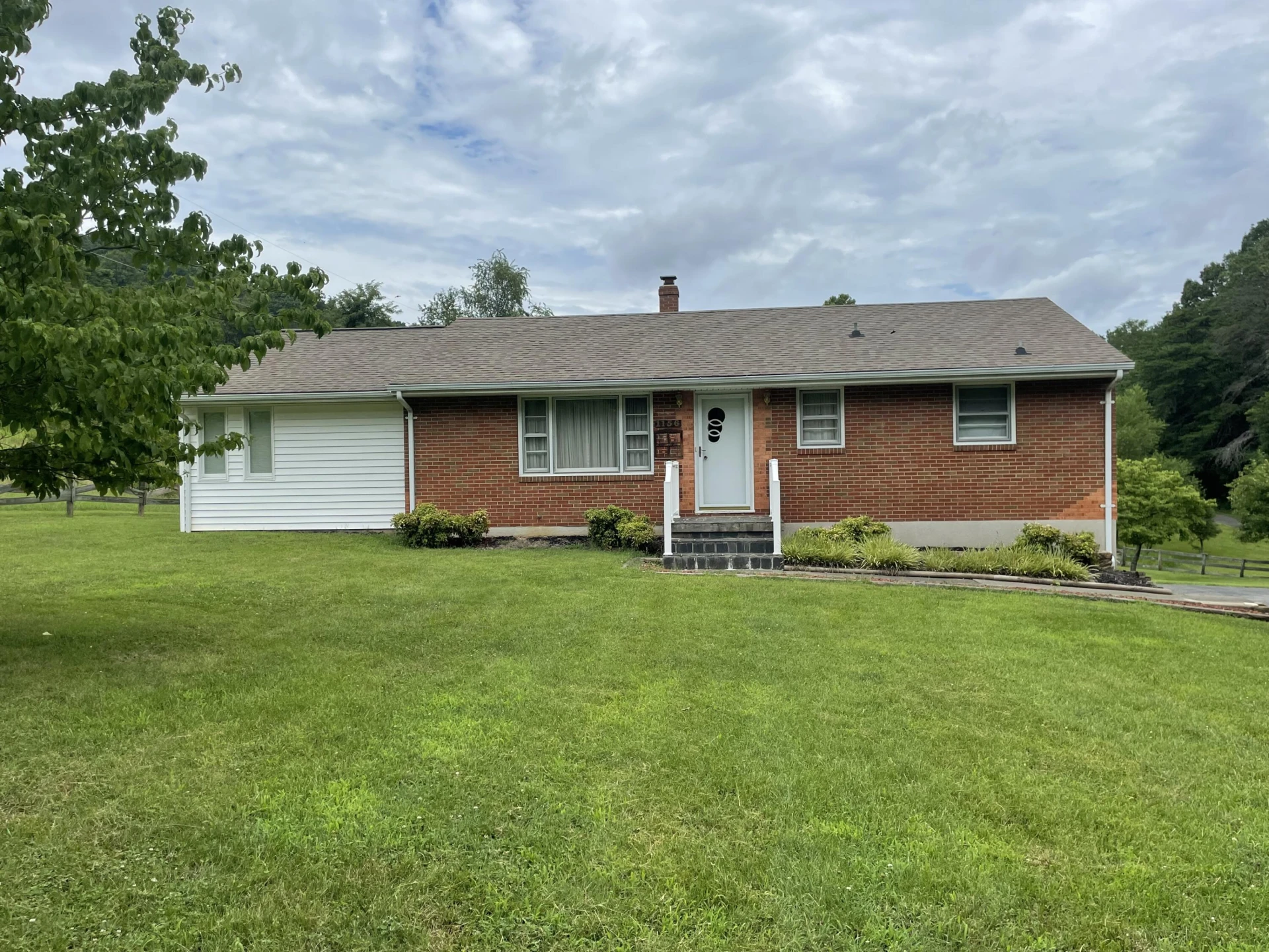 1156 Rosemont LN - Photo 3