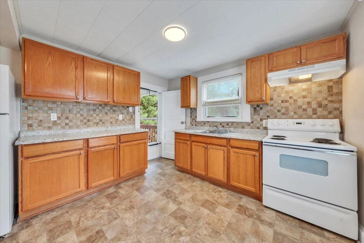 5024 MORWANDA ST NW - Photo 11