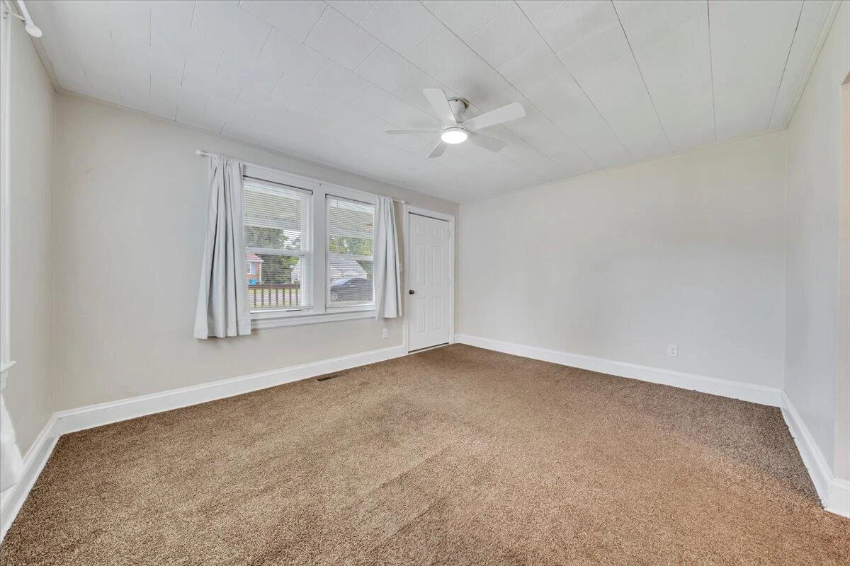 5024 MORWANDA ST NW - Photo 4