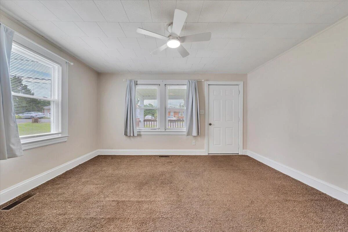 5024 MORWANDA ST NW - Photo 6
