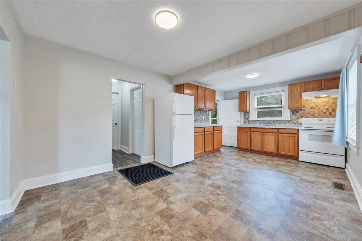 5024 MORWANDA ST NW - Photo 8