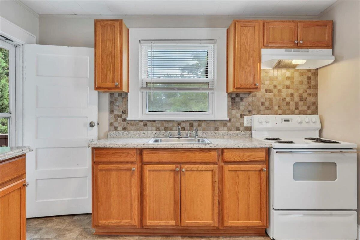 5024 MORWANDA ST NW - Photo 9