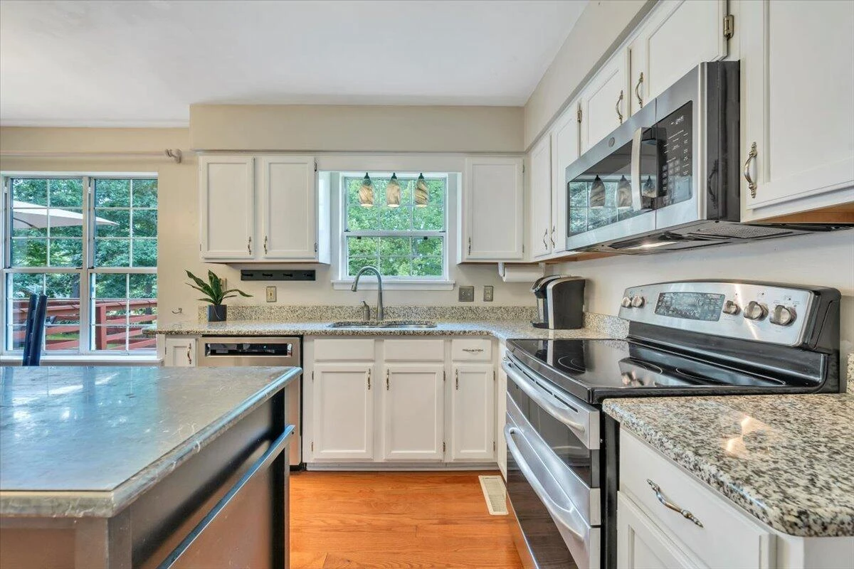 4723 Whipplewood DR - Photo 28