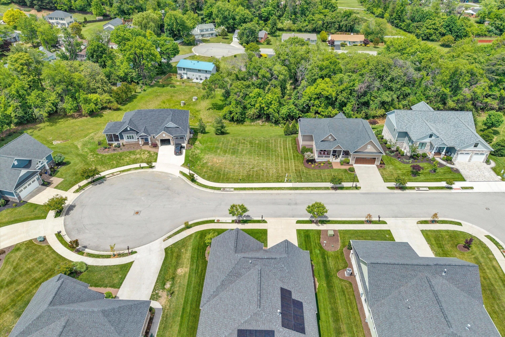 4409 Greenlace CIR SW - Photo 13