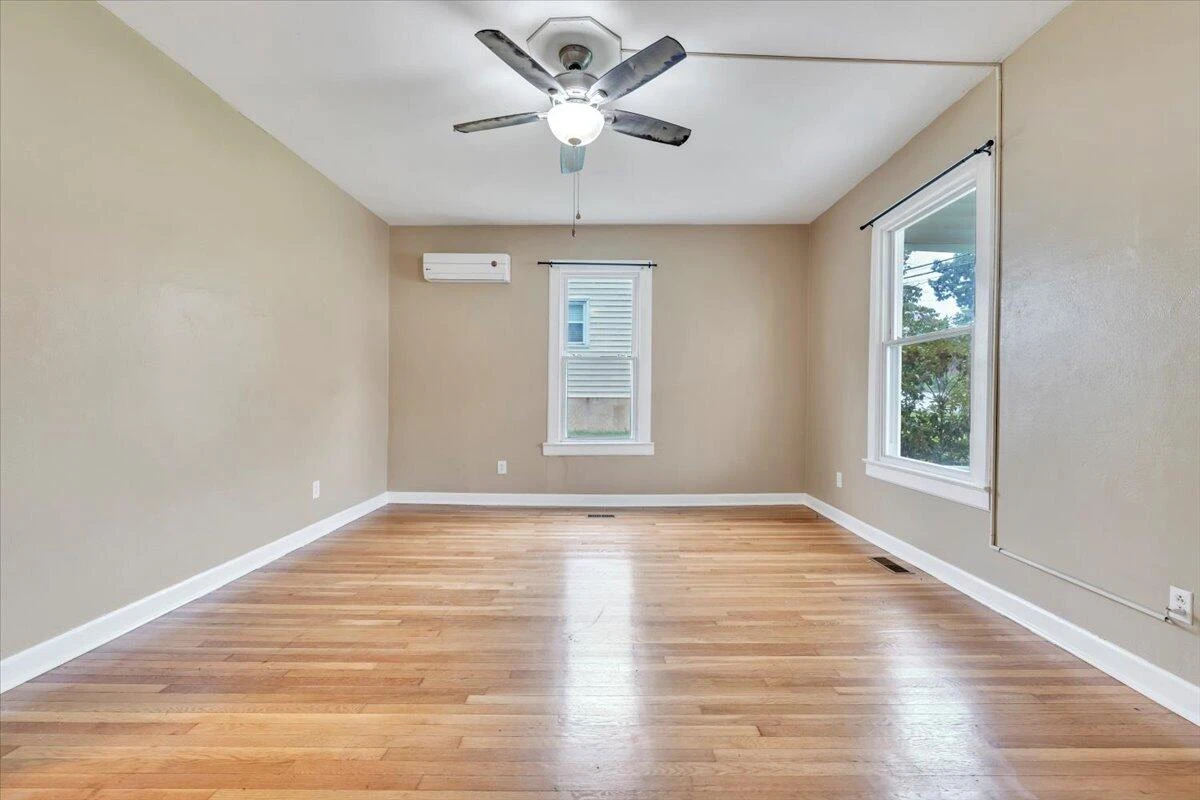 14 W Carrollton AVE - Photo 12