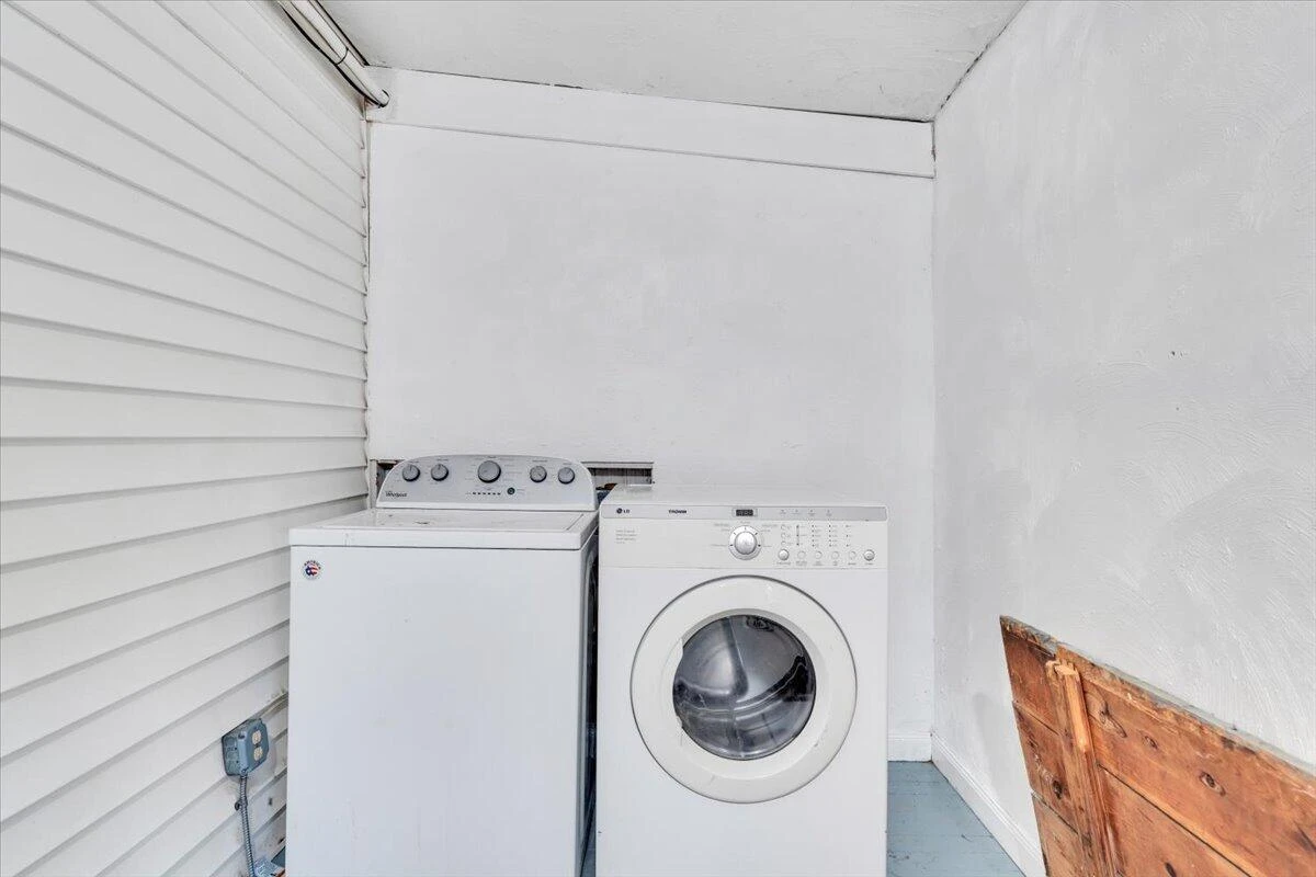 14 W Carrollton AVE - Photo 22