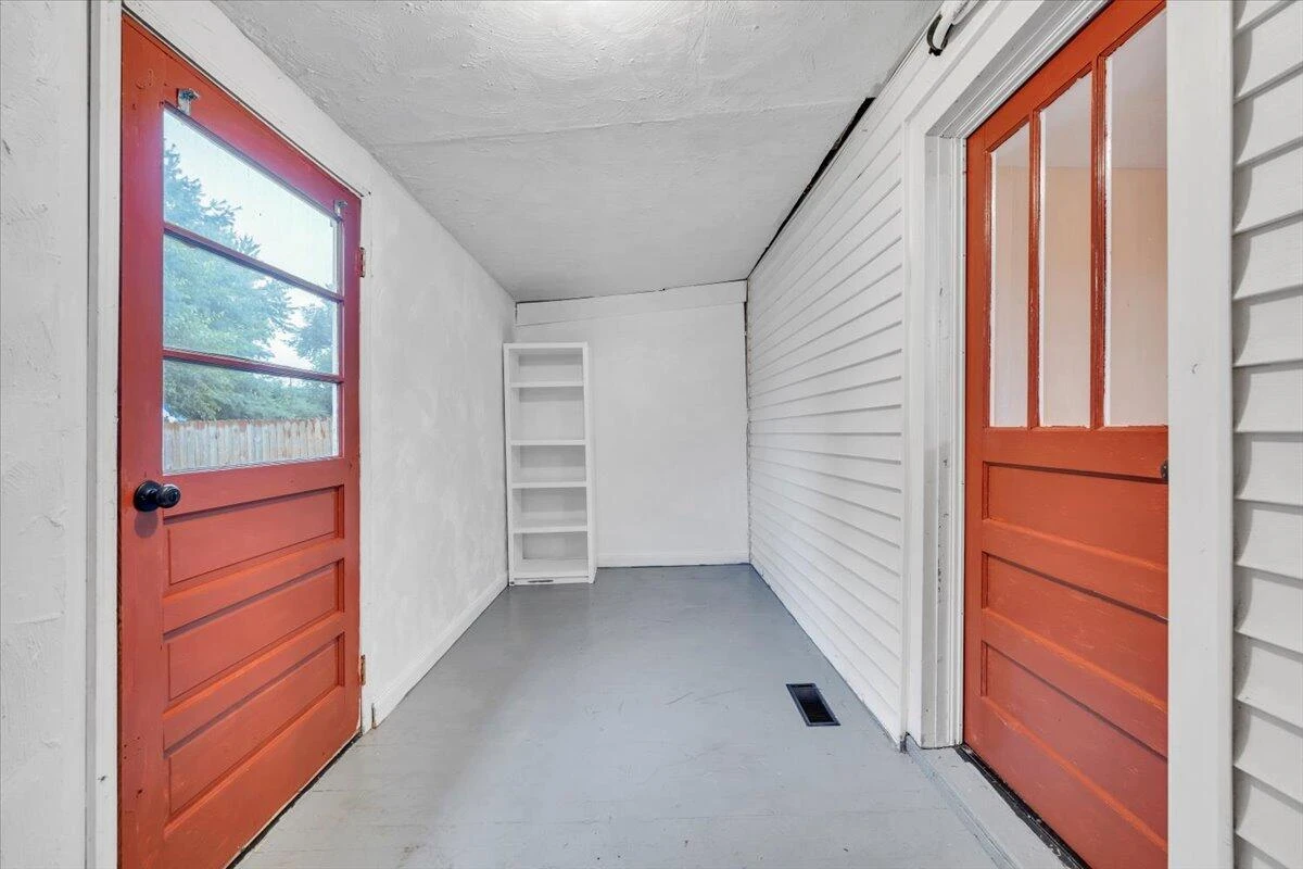 14 W Carrollton AVE - Photo 23