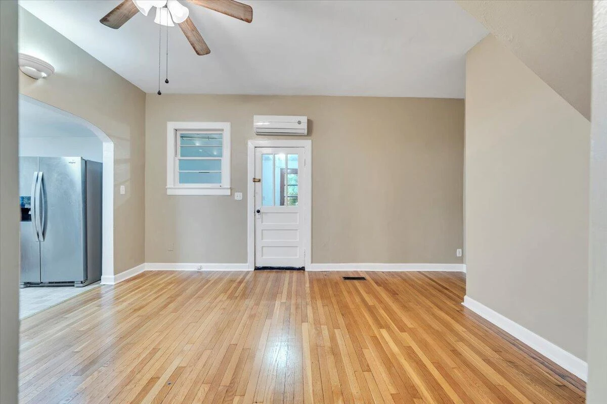 14 W Carrollton AVE - Photo 4