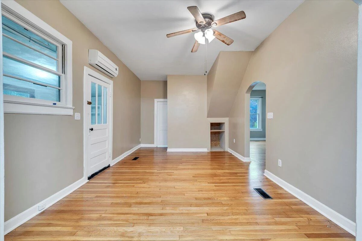 14 W Carrollton AVE - Photo 5
