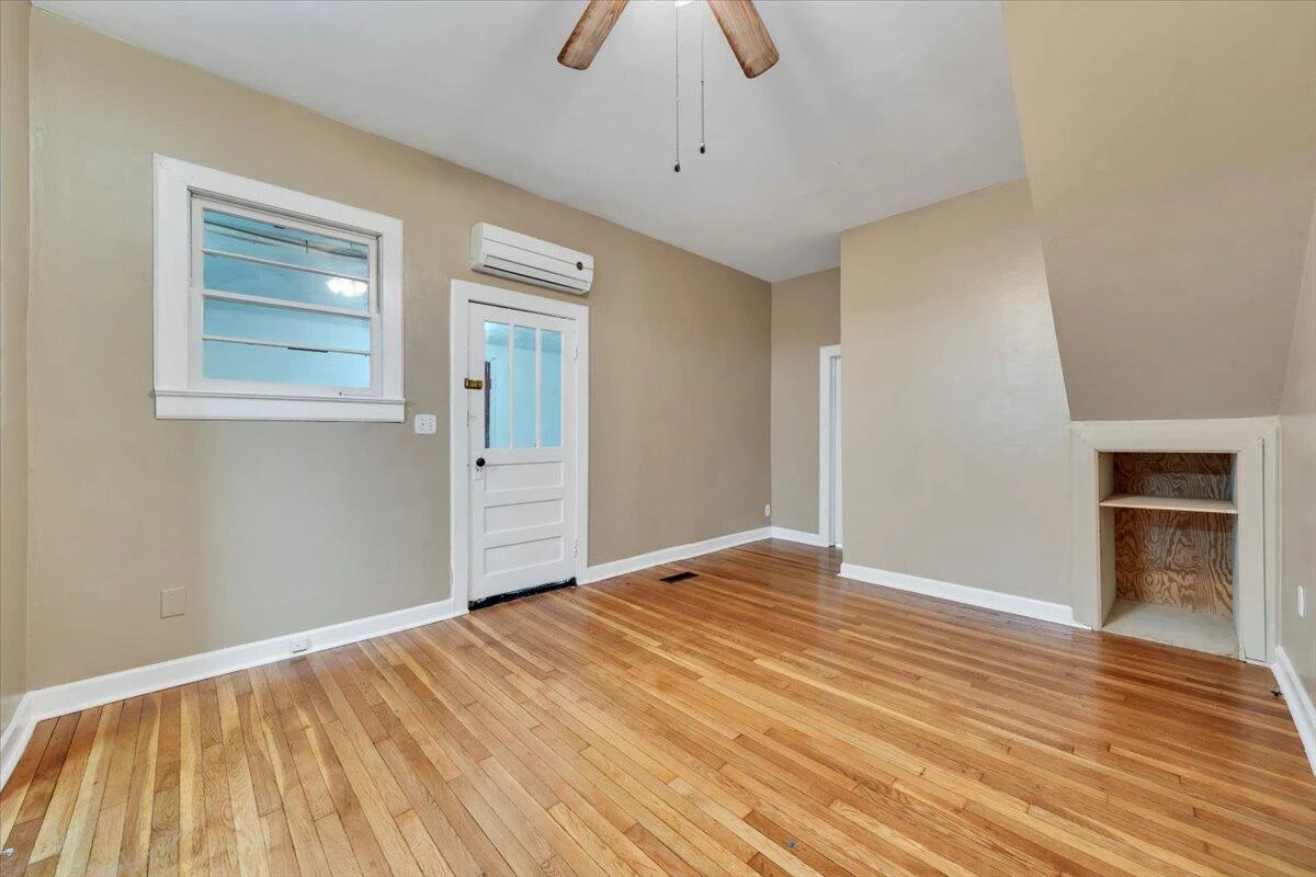 14 W Carrollton AVE - Photo 6