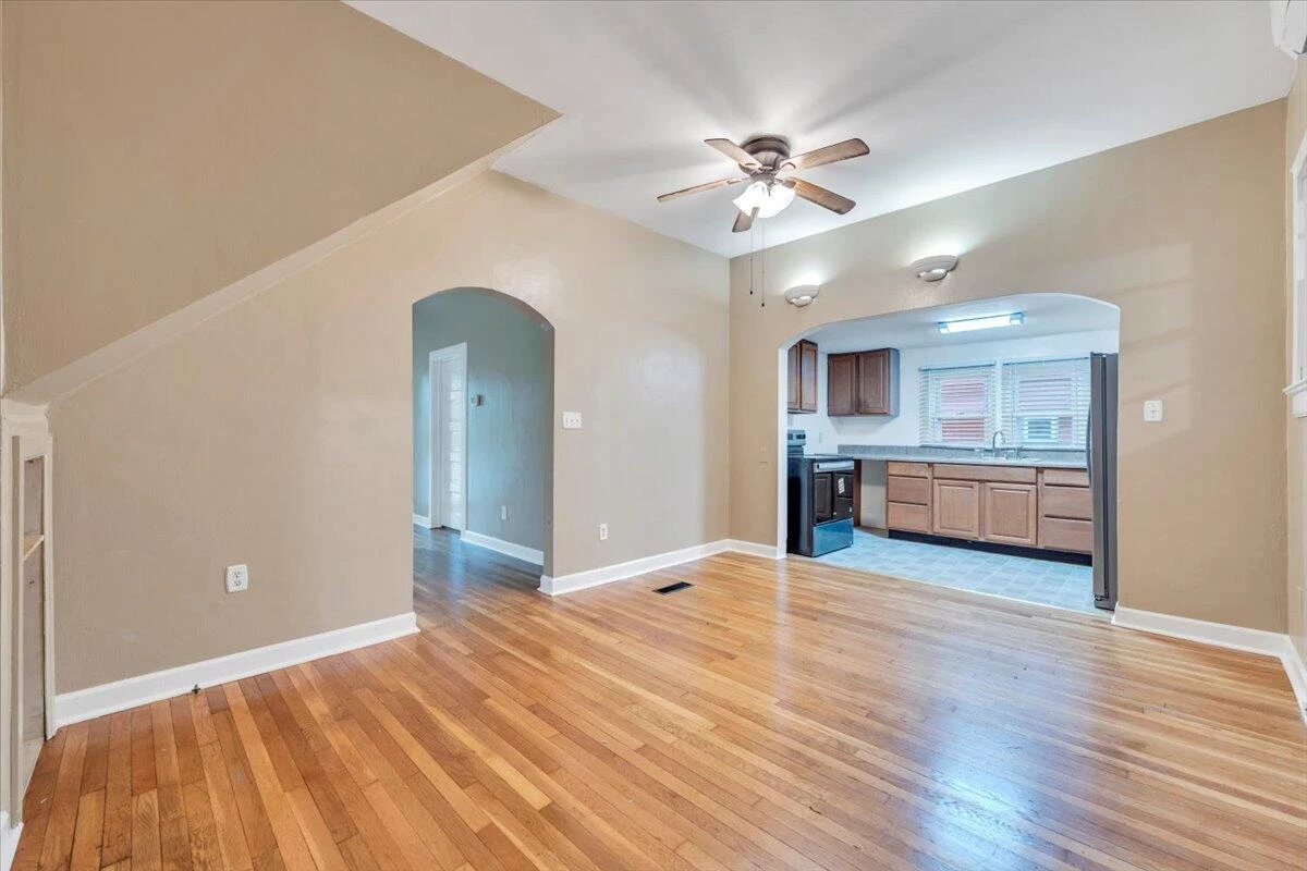 14 W Carrollton AVE - Photo 7