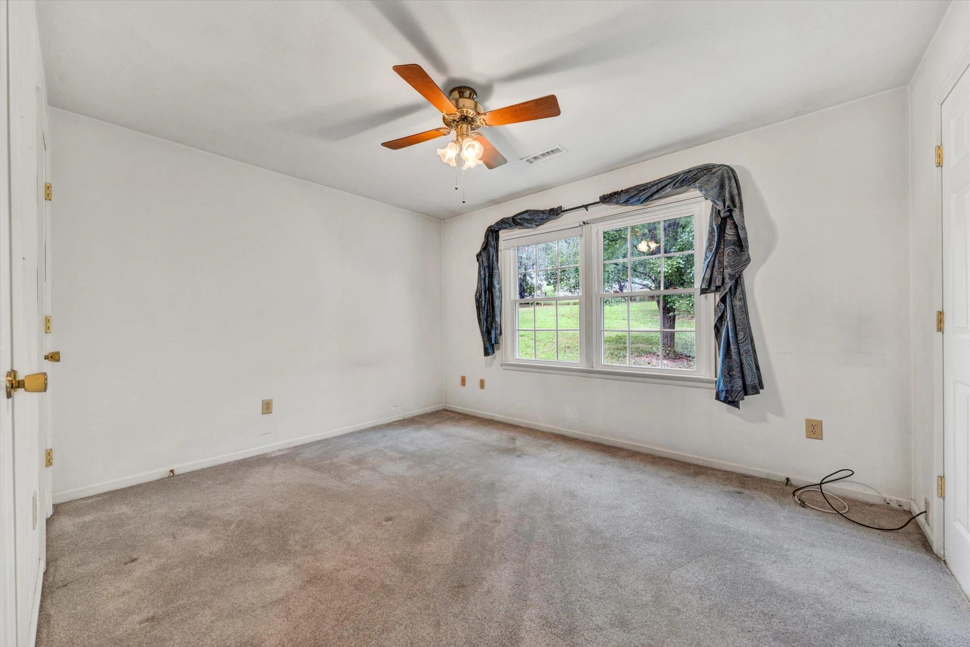 221 Spring Grove DR - Photo 17