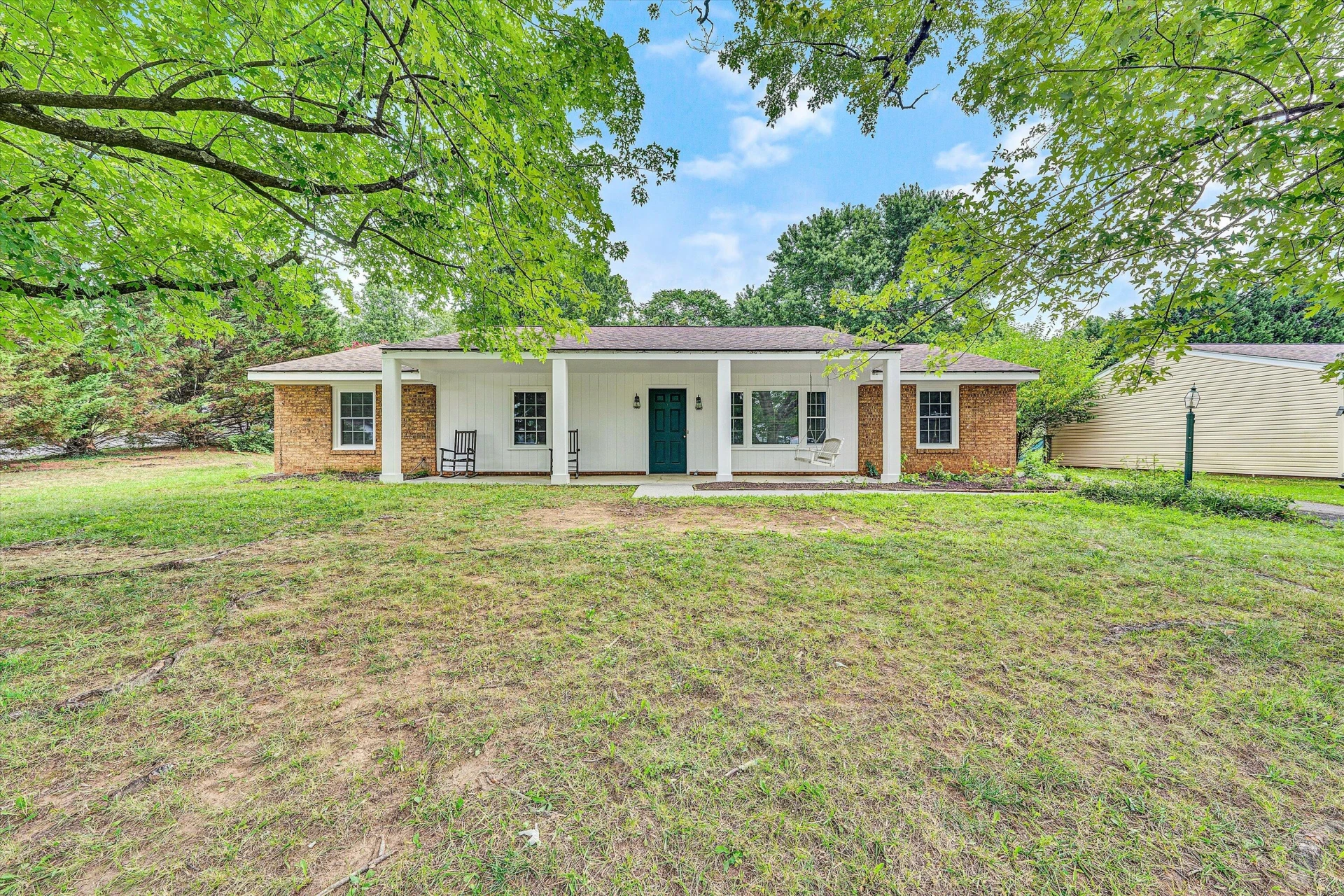 221 Spring Grove DR - Photo 2